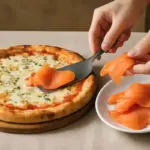 Come farcire la pizza con salmone affumicato? Il trucco per preservare gusto e consistenza
